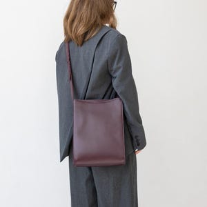 Burgund Crossbody Tablet Tasche für Frauen, echtes Leder Ipad Tasche, Schulter Arbeitstasche, personalisierte Businesstasche, Geschenk für sie