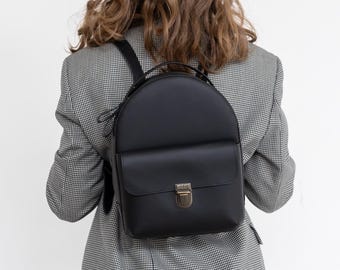 Petit sac à dos de voyage en ville, sac à dos en cuir pour femme, sac à dos personnalisé, cadeau de remise des diplômes, sac à dos minimaliste noir, cadeau pour elle