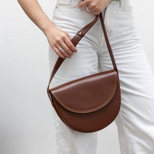 Crossbody leather purse, half moon bag, minimalist crescent bag, half round bag, birthday gift for her, women city bag, gift for mom