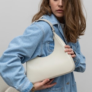 Petit sac à main pour femme, sac à main en cuir à bandoulière, sac à main en demi-lune, sac en croissant de lune minimaliste, cadeau d'anniversaire pour elle, sac personnalisé