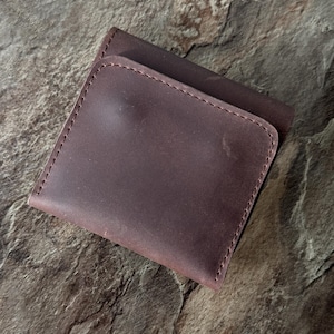Portafoglio in pelle a tre ante per uomo, portafoglio minimalista marrone, piccolo porta carte di credito, regalo per papà, pelletteria personalizzata, regalo per lo sposo