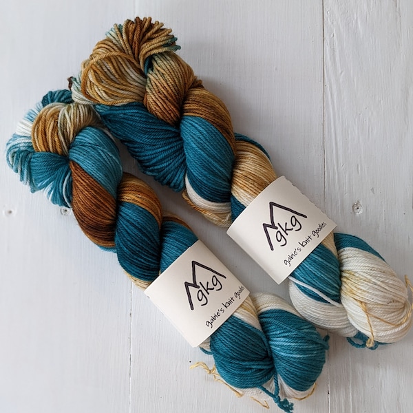 Ocean Cliffs // 100g DK/Worsted // Hand dyed Merino Wool Yarn // GabiesKnitGoodies