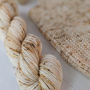 Caramel Macchiato DK Merino/Nylon //Super Squishy Hand Dyed Speckled Yarn //245yds/100g // GabiesKnitGoodies