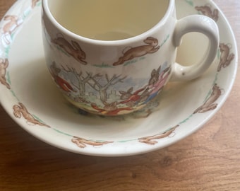 ensemble de tasses et bols vintage Royal Doultan Bunnykins.