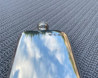 Flasque victorienne en étain