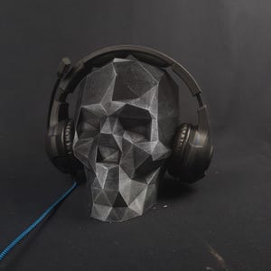 Low Poly Skull Headphone Stand, Skull Paintable Bust, Headset Stand, Gaming Room Decor