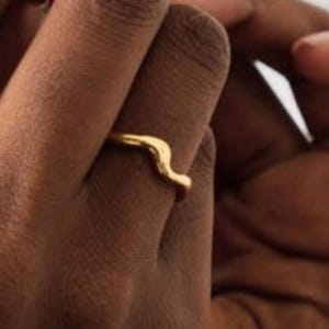 14K Solid Gold Wave Ring, Minimalist Curved Band, Dainty Stacking Ring, Modern Gold Ring, Simple Ring, Everyday Fine Jewelry, Gift for Her