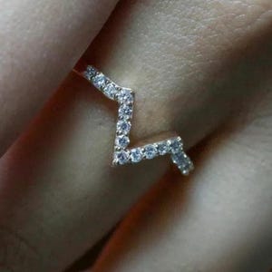 14K Solid Gold Chevron Diamond Ring - V-Shape Stackable Ring, 0.15 ct Round Cut Diamonds, Dainty Fine Jewelry, Minimalist Ring, Gift for Her