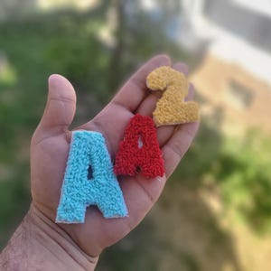Letras bordadas a mano, letras y números personalizables a crochet, regalo personalizado de bricolaje, decoración hecha a mano