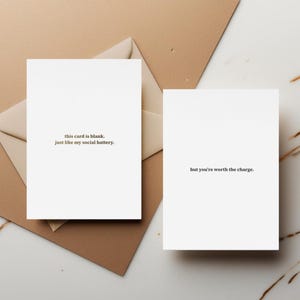 Blanco kaart grap - minimalistische kaart, goudfoliewenskaart, sociale batterijhumor, grappige ondersteuning, herkenbare introverte kaart, de kosten waard