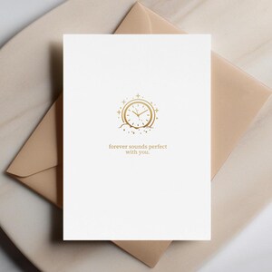 Forever Sounds Perfect With You – Zeitlose Liebeskarte, minimalistische Grußkarte, Uhren-Illustration mit Funkeln, innen anpassbar