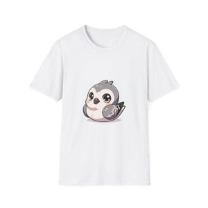 Camiseta unisex con una paloma de dibujos animados: estilo suave, adorable animal, regalo para amantes de la naturaleza, ropa informal divertida, regalo de cumpleaños, pájaro.