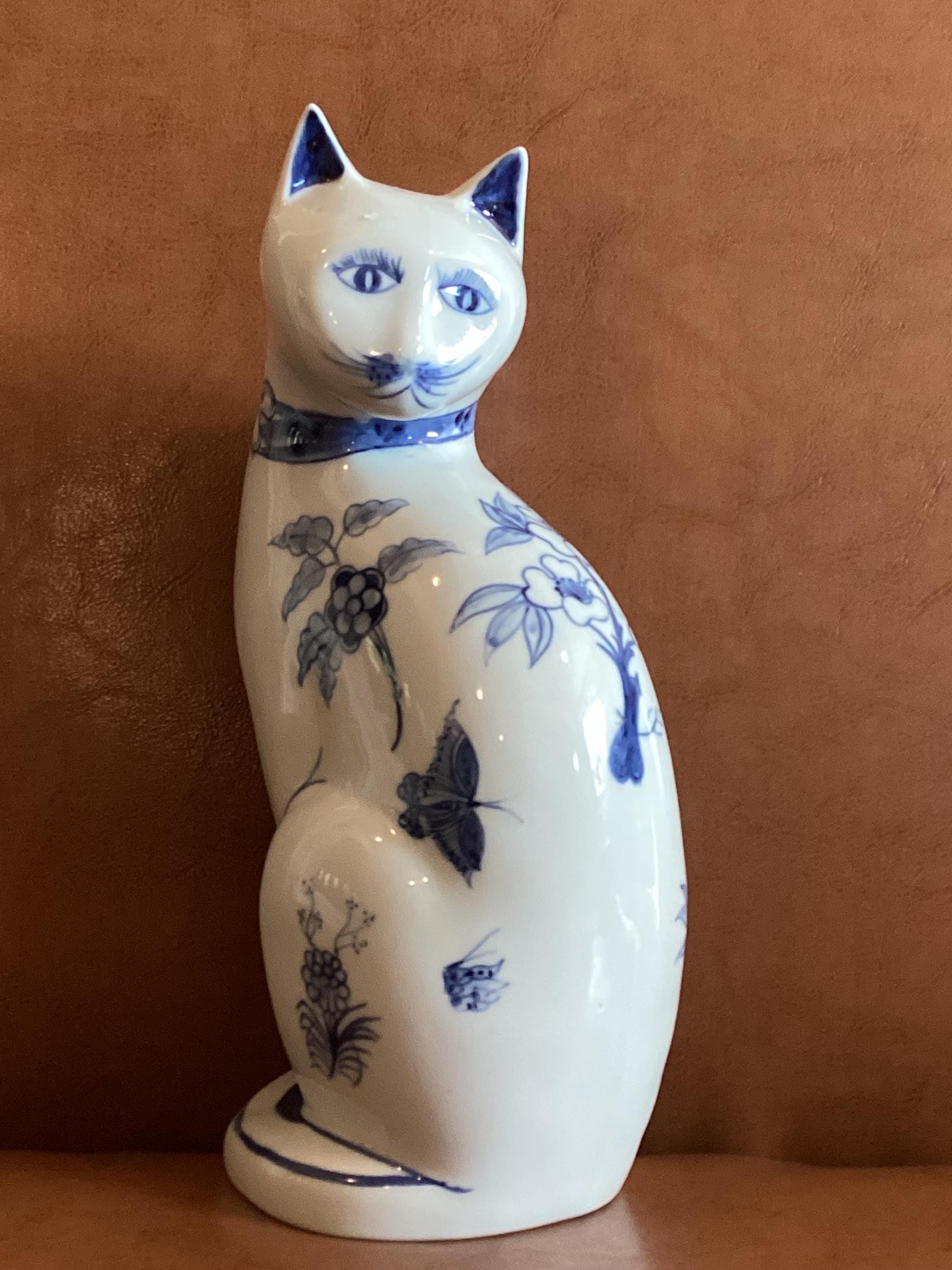 青と白の花模様 猫の陶器置物 アンティーク ヴィンテージ 青と白の花