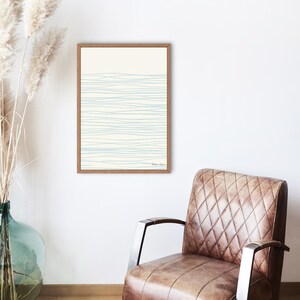 Arte mural costero minimalista imprimible: póster de líneas oceánicas azules suaves, decoración de verano japonesa, descarga digital de tranquilidad en la playa.