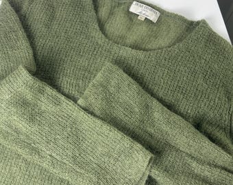 women's mohair sweater light green color. size M. Oversized. 17% wool, 48-mohair