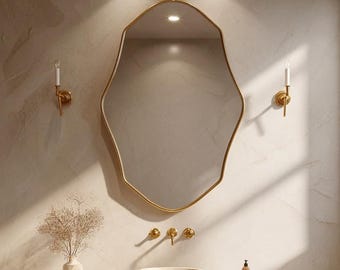 非対称ゴールド真鍮ミラー｜オーガニックな波型フレーム化粧鏡｜モダンラグジュアリーインテリア