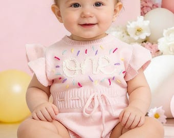 Mono de cumpleaños personalizado, mono con volantes bordados para niña, vestido para el primer cumpleaños, mono con burbujas con nombre personalizado para bebé, regalo para recién nacido
