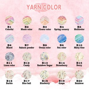 Op de afbeelding: Een kleurenkaart met garenbollen, elk gelabeld met een unieke naam en code. De garenkleuren omvatten een verscheidenheid aan tinten, zoals roze, blauw, groen en geel. De tekst "YARN COLOR" staat bovenaan.