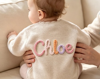 Gilet bébé tricoté à la main personnalisé, gilet bébé fille, gilet tricoté pour tout-petit, gilet pour nourrisson avec prénom, cadeau de naissance pour filles et garçons