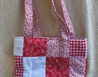 トートバッグ ハンドメイド - 赤いパッチワークのキュートなデザイン - ポケットなし