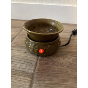 Brown Pottery 5" Diameter 3.5" Tall Electric Wax Warmer