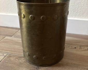 Macetero/paragüero vintage de latón martillado de 25,4 cm x 20,3 cm.