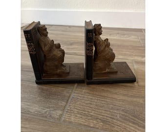 Par de sujetalibros de madera tallada a mano de Don Quijote leyendo, 15 x 15 cm