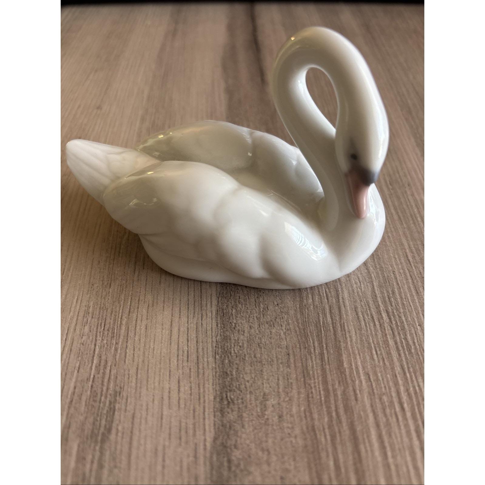 Lladro Retired Elegant Swan Figurine / Sculpture 2006 - 8271 Joan