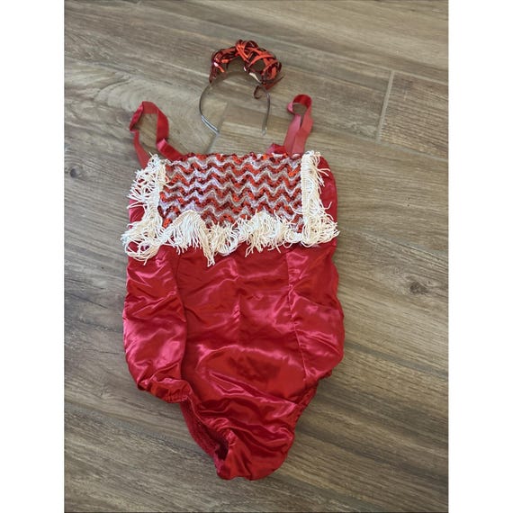 赤いフリンジ付きボディスーツ