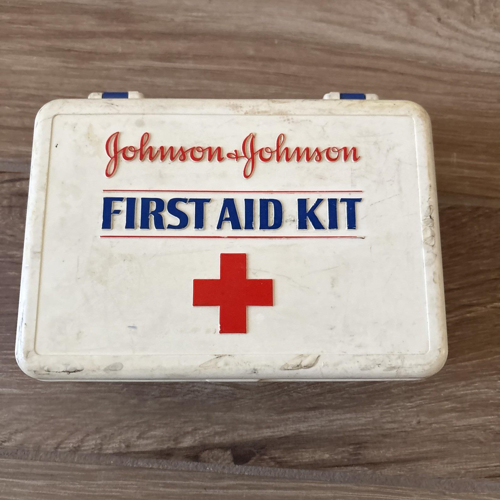 Vintage johnson and johnson first aid kit - Etsy 日本
