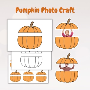 Puede incluir: Un kit de manualidades fotográficas de calabaza con hojas impresas que muestran ilustraciones de calabazas naranjas. El conjunto incluye recortes de calabazas divididas en dos mitades, lo que permite insertar fotos de niños entre las secciones superior e inferior.