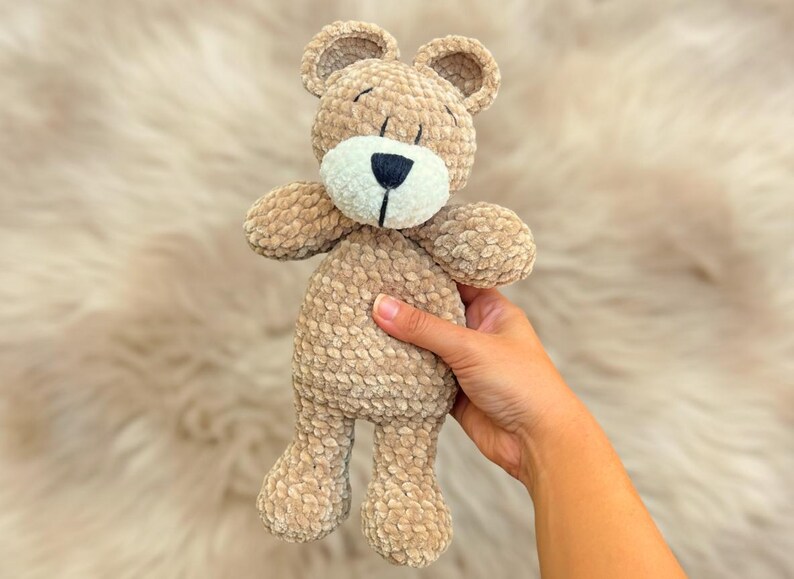 Peluche de apego hecho a mano - Osito marrón y amarillo | Regalo recién nacido imagen 4