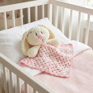Mantita de apego hecha a mano - Conejito blanco y rosa | Regalo recién nacido
