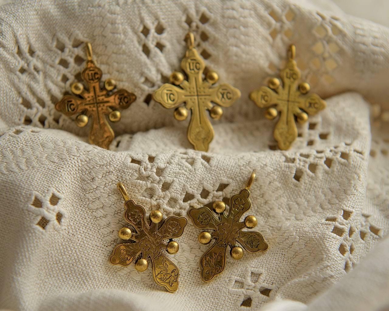 DEVISE WORKS KRSC TOP 紋章柄 Floral Ortodox Christian Cross. Ukrainian Ethnic Pendant for