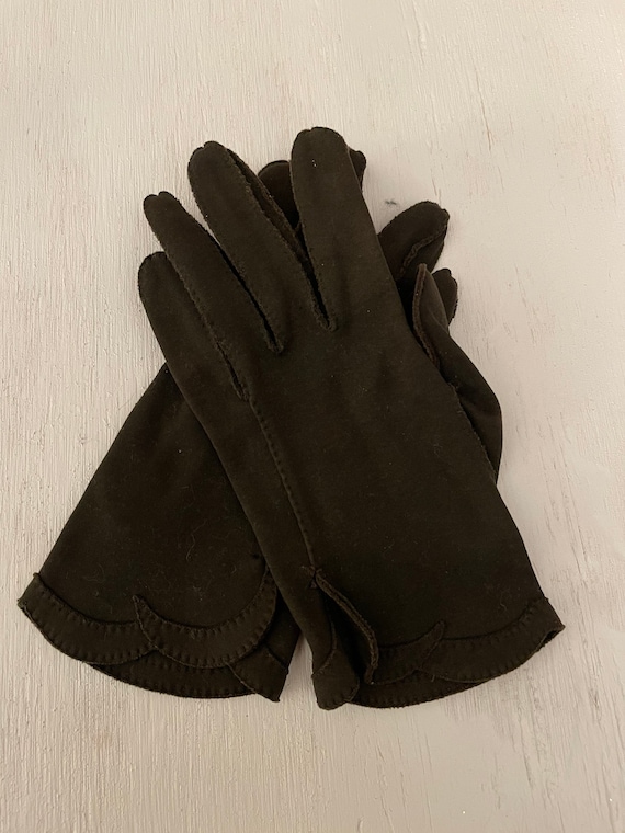 Vintage Ladies Scalloped Gloves
