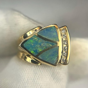 14k Yellow Gold Inlaid Opal and Diamond Ring Size 7 Band