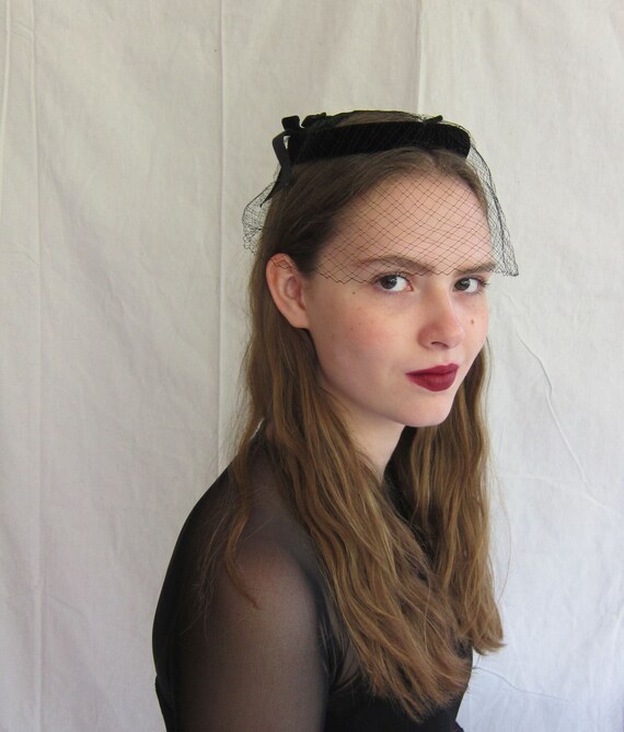 1950s Blackblack Velvet Fascinator 50s Circle Style Cocktail Etsy