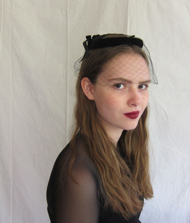1950s Blackblack Velvet Fascinator 50s Circle Style Cocktail Etsy