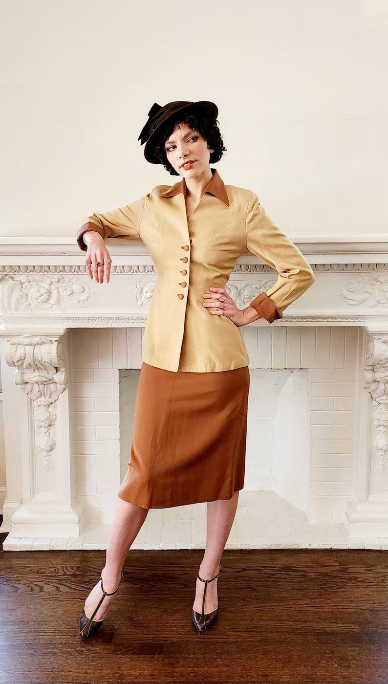 Vintage 40s Skirt Suit Beige Tan Gabardine Wool Large Collar image 7