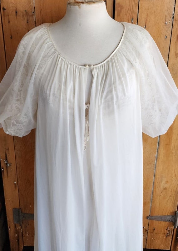 Vintage 50s Peignoir White Nylon Robe + Slip Dres… - image 2