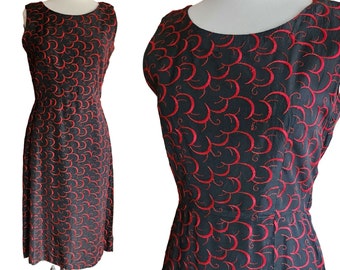 Vintage jaren '50 geborduurde jurk zwart satijn rode halve maan patroon
