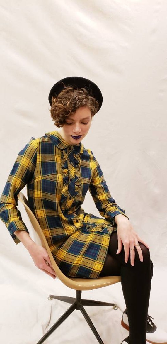 Années 1960 Plaid Robe Jaune Moutarde Et Bleu Marine Des Années 60 De Long Manche Shirtdress Avec Volant Cos Cobb Cobbies écolière Juniors Ado