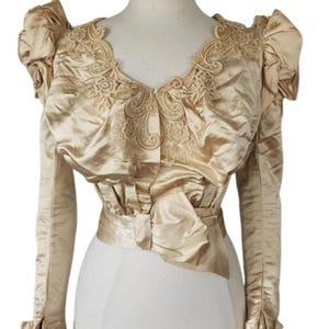 Victorian Ball Gown Bodice Top Jacket Puff Ruffled Sleeves Cream Silk Lace Embroidery 1880s 1890s