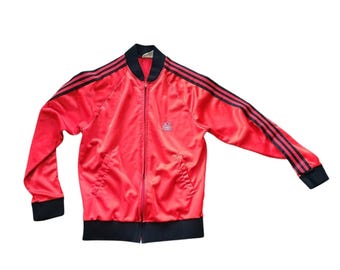 Jaqueta esportiva Adidas vintage dos anos 70, vermelha e preta com três listras, tamanho pequeno masculino.