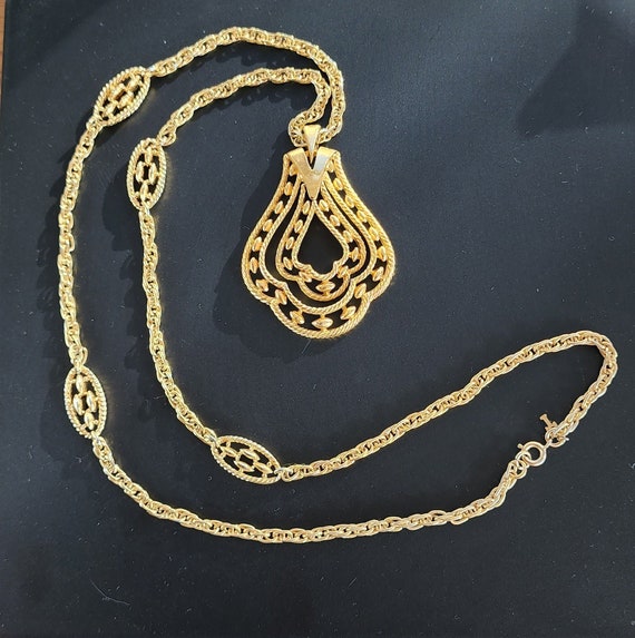 60s Trifari Pendant Necklace Gold Baroque Style - image 5