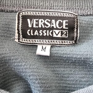 Camiseta masculina vintage Versace Classic V2 listrada em malha canelada, azul acinzentado, anos 90 imagem 8