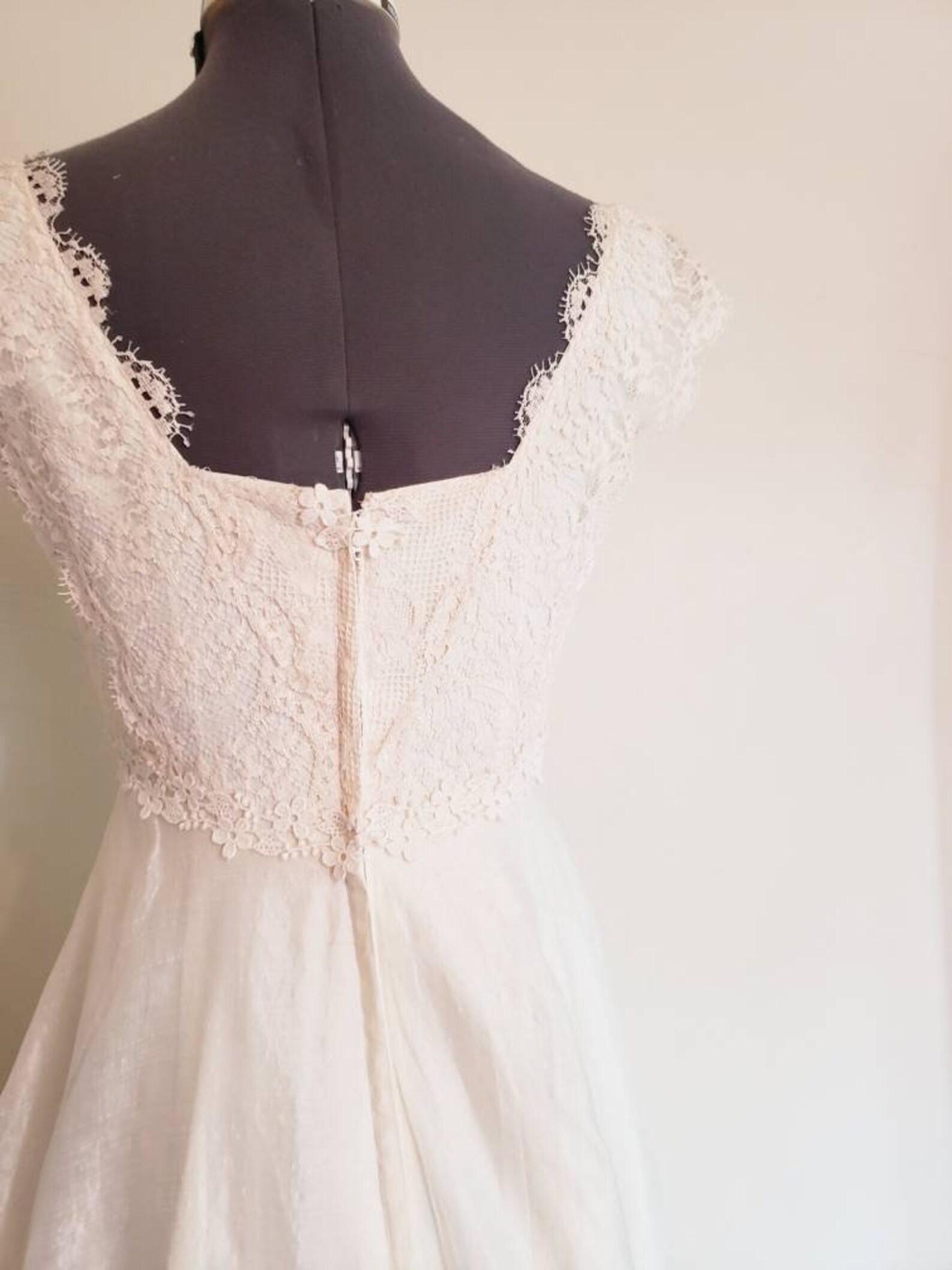 Vintage 90s Wedding Dress Cream Organza & Lace Flutter