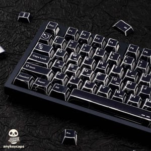Zestaw nakładek klawiszy w stylu komiksowym – 136 nakładek klawiszy PBT, czarne z białymi literami, z kreskówkową grafiką do klawiatur mechanicznych MX