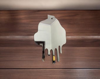 Dekorativ väggspegel i akryl med droppmotiv, smältspegel, droppspegel, molndroppspegel i akryl med MDF-baksida, specialdesignad spegel