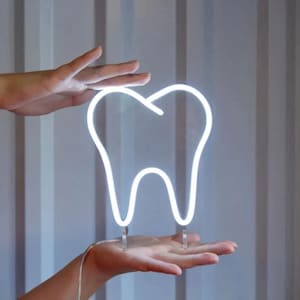 Tooth Neon Sign | White Tooth LED Neon | Medicine LED Light | Dentist Night Light Up Board | Desk Lamp | Wall Hanging | Dental Clinic Sign